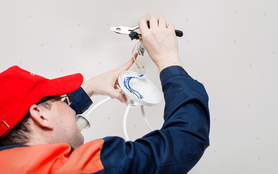 je recherche un électricien Créteil